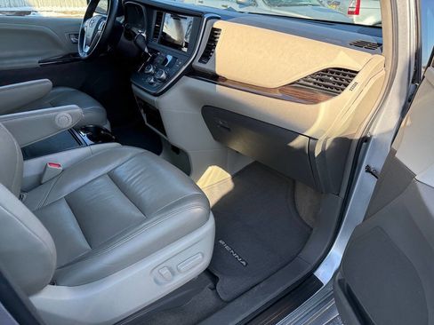 Used 2015 Toyota Sienna XLE Premium image 39