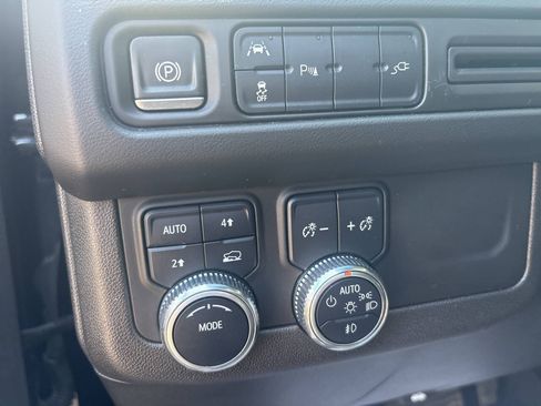 Used 2021 GMC Yukon SLT w/ SLT Premium Package AWD/4WD image 23
