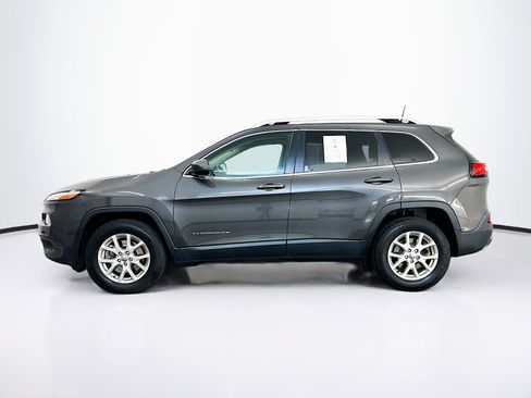 Used 2017 Jeep Cherokee Latitude w/ Cold Weather Group image 4