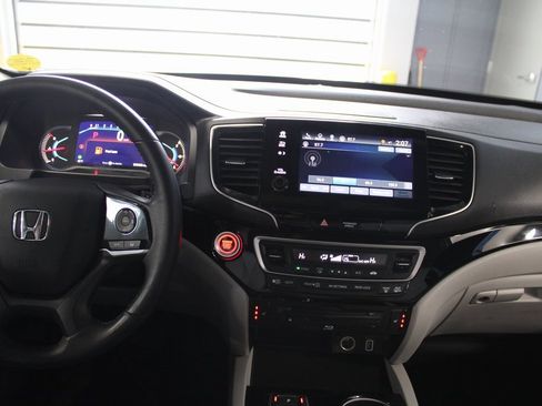 Used 2022 Honda Pilot Touring image 29