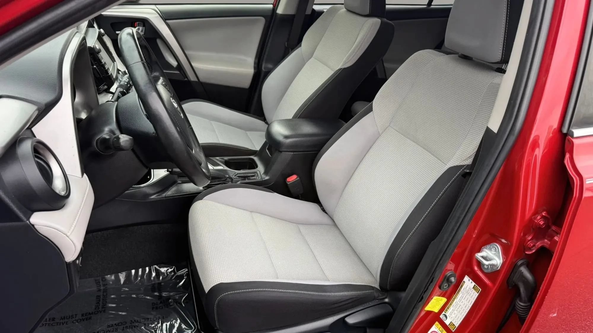 Used 2017 Toyota RAV4 XLE FWD image 11