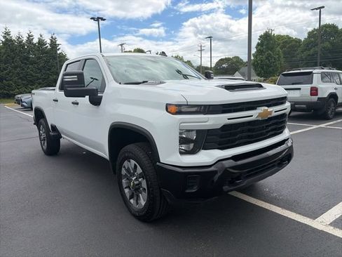 Used 2024 Chevrolet Silverado 2500 Custom w/ Custom Convenience Package AWD/4WD image 8