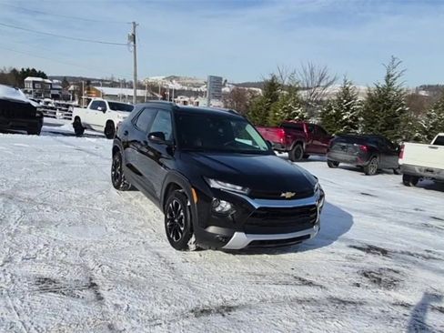 Used 2023 Chevrolet TrailBlazer LT w/ Convenience Package image 3