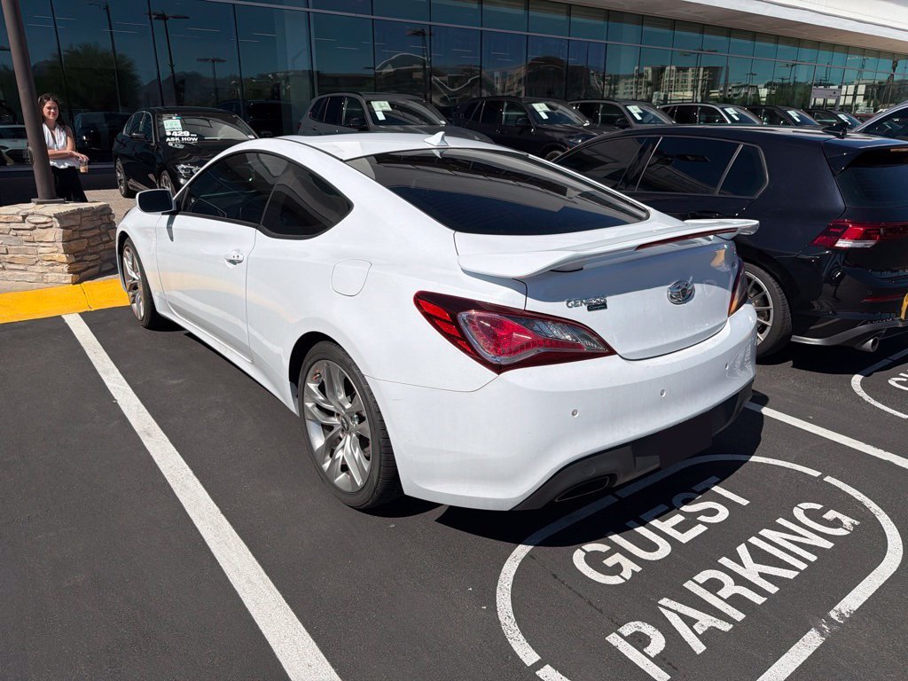 Used 2015 Hyundai Genesis 3.8 RWD image 4
