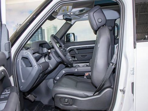 Used 2025 Land Rover Defender 110 S image 20