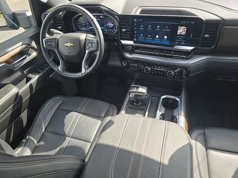 Used 2024 Chevrolet Silverado 1500 High Country w/ High Country Premium Package AWD/4WD image 39