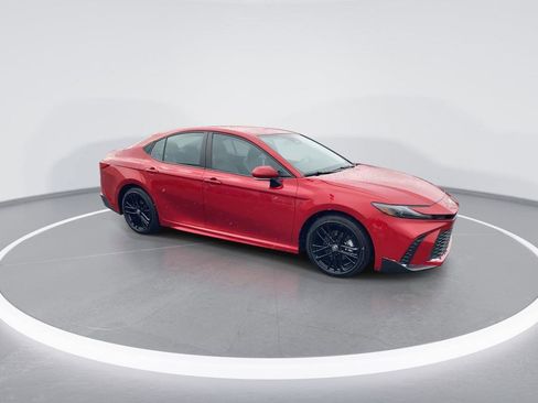 Used 2025 Toyota Camry SE image 2