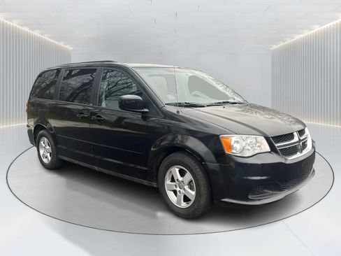Used 2012 Dodge Grand Caravan SXT w/ UConnect Hands-Free Group FWD image 3