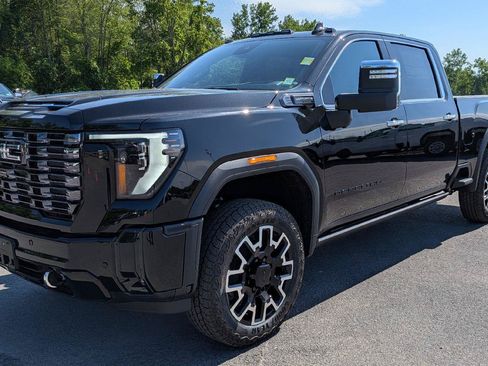 New 2026 GMC Sierra 2500 Denali Ultimate w/ LPO, Black Badging Package AWD/4WD image 3