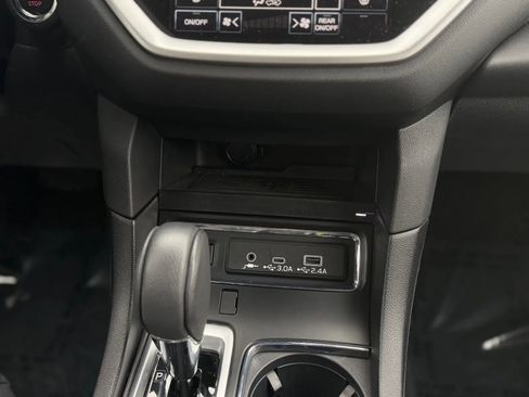 Used 2023 Subaru Ascent Limited w/ Technology Package AWD/4WD image 9