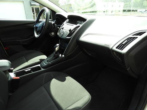 Used 2017 Ford Focus SE FWD image 33