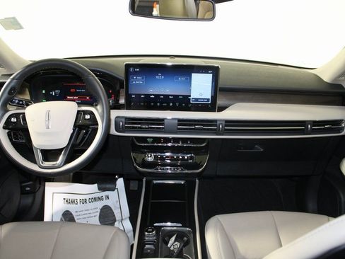 Used 2025 Lincoln Corsair Grand Touring image 13