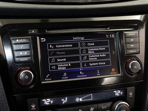 Used 2018 Nissan Rogue SV image 17