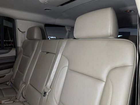 Used 2015 Chevrolet Suburban LT RWD image 24