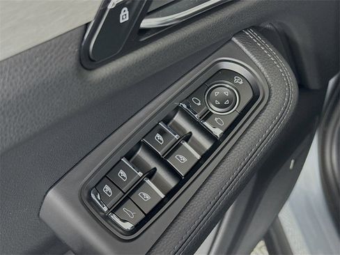 Used 2023 Porsche Macan S image 18