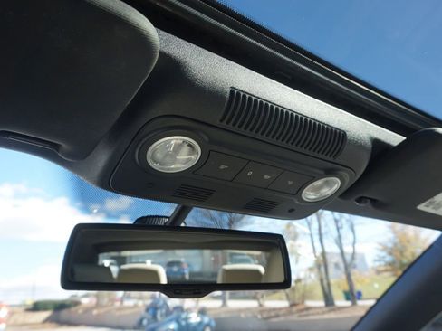 Used 2013 Volkswagen Eos Executive FWD image 36