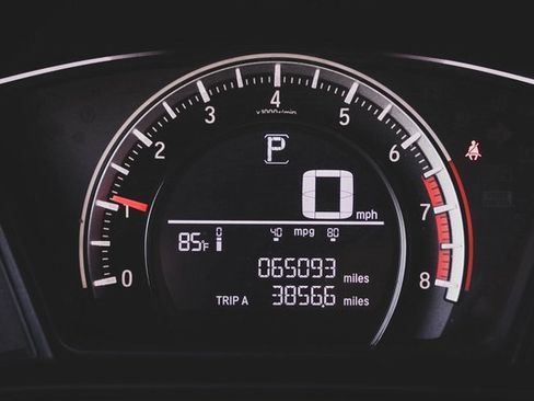 Used 2017 Honda Civic Sport image 4