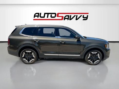 Used 2024 Kia Telluride EX w/ EX Captain's Chair Package AWD/4WD image 8