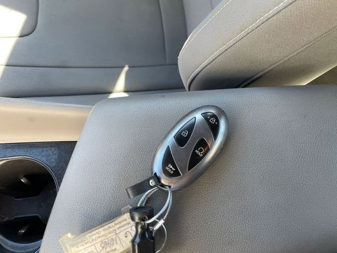 Used 2025 Hyundai Elantra SEL image 24