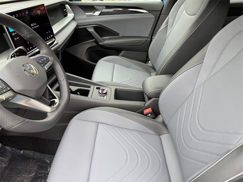 New 2026 Volkswagen Tiguan SE R-Line image 12