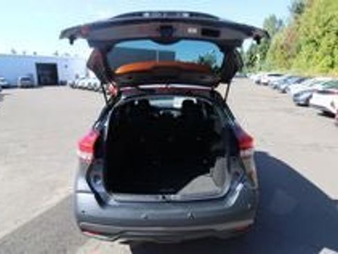 Used 2020 Nissan Kicks SR image 30