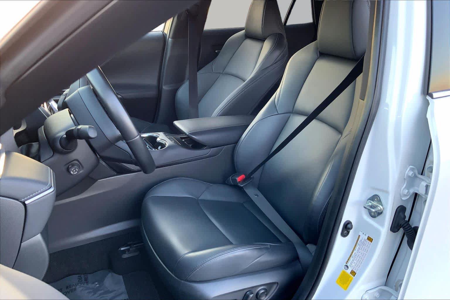 Used 2024 Toyota Venza Nightshade AWD/4WD image 7