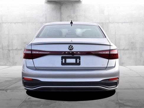 Certified 2025 Volkswagen Jetta SE image 6