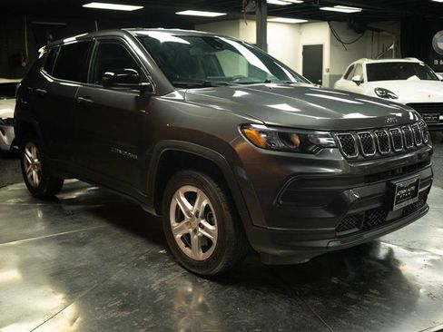 Used 2023 Jeep Compass Sport AWD/4WD image 5