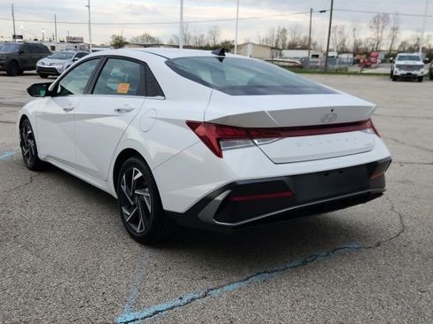 Used 2025 Hyundai Elantra Limited image 4