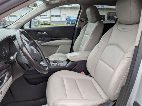 Used 2019 Cadillac XT4 Luxury w/ Cold Weather Package AWD/4WD image 11
