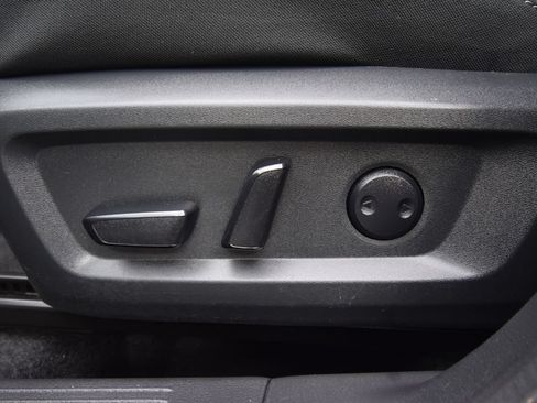 Used 2025 Nissan Rogue SV AWD/4WD image 24