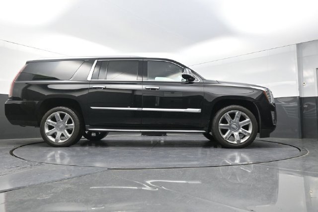 Used 2020 Cadillac Escalade ESV Premium Luxury AWD/4WD image 39