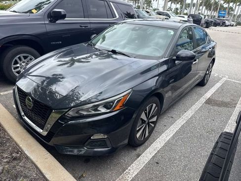 Used 2021 Nissan Altima 2.5 SV image 1
