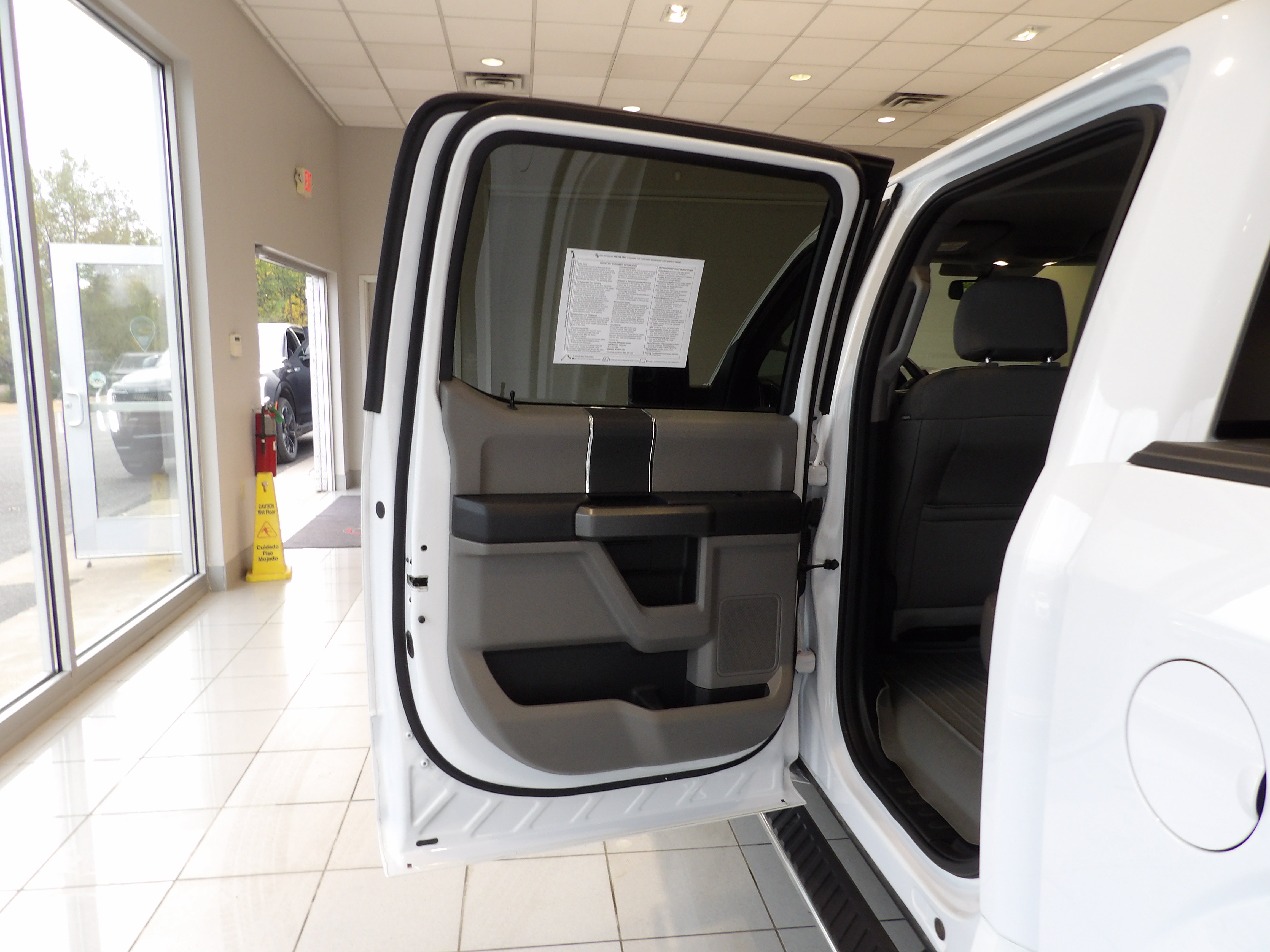 Used 2015 Ford F150 XLT w/ Equipment Group 301A Mid AWD/4WD image 15
