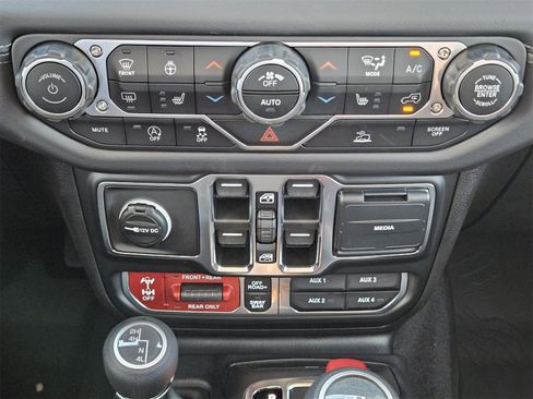 New 2025 Jeep Gladiator Rubicon w/ Convenience Group image 20