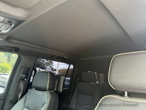 Used 2023 GMC Yukon XL SLT w/ SLT Premium Package RWD image 19