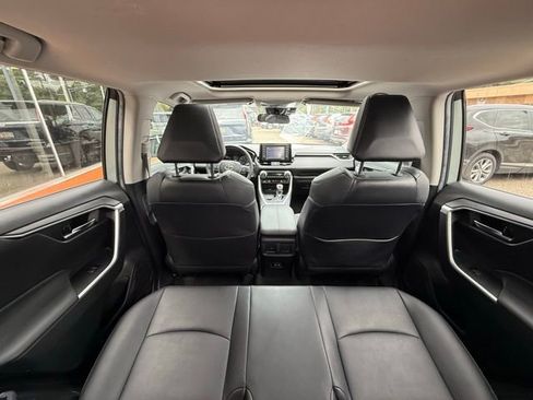 Used 2022 Toyota RAV4 XLE Premium AWD/4WD image 19