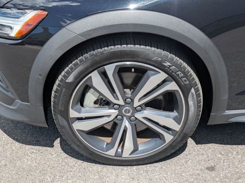 Used 2025 Volvo V60 B5 Cross Country Plus AWD/4WD image 11