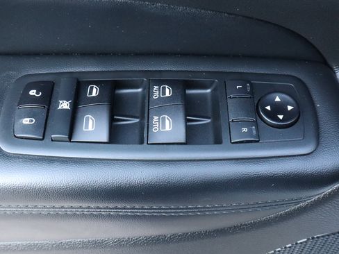 Used 2021 Jeep Grand Cherokee Laredo X image 15