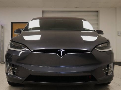Used 2018 Tesla Model X 75D image 3