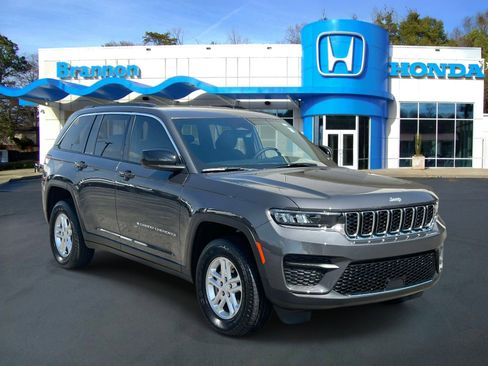 Used 2025 Jeep Grand Cherokee Laredo w/ Luxury Tech Group I AWD/4WD image 1