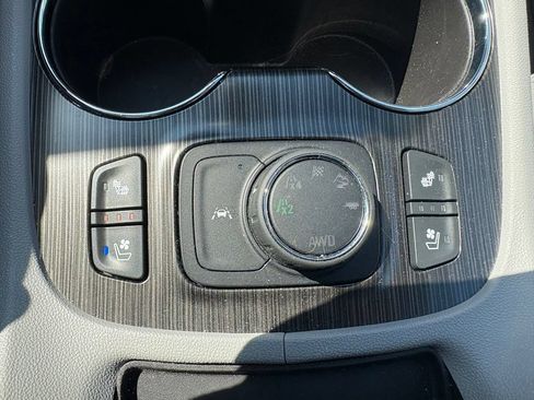 Used 2023 GMC Acadia SLT w/ Preferred Package AWD/4WD image 25