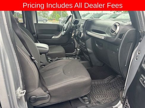 Used 2017 Jeep Wrangler Unlimited Sahara w/ Connectivity Group AWD/4WD image 8