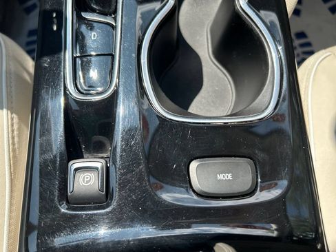 Used 2023 Buick Envision Avenir AWD/4WD image 32