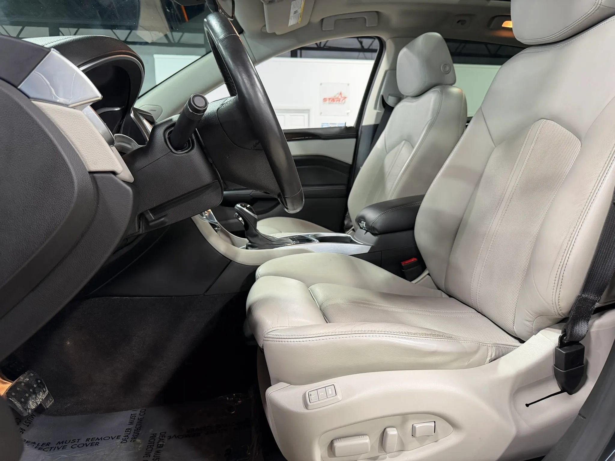 Used 2015 Cadillac SRX Luxury w/ Driver Awareness Package AWD/4WD image 7