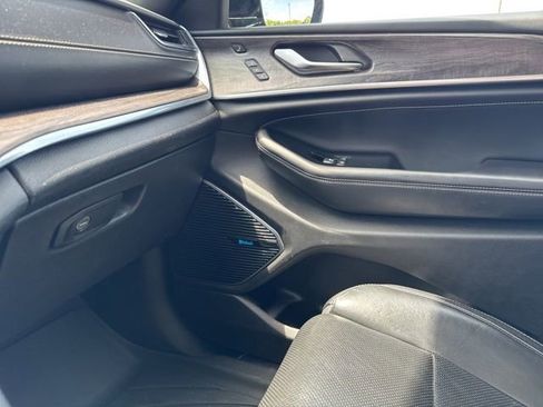 Used 2021 Jeep Grand Cherokee L Overland w/ Luxury Tech Group IV AWD/4WD image 41
