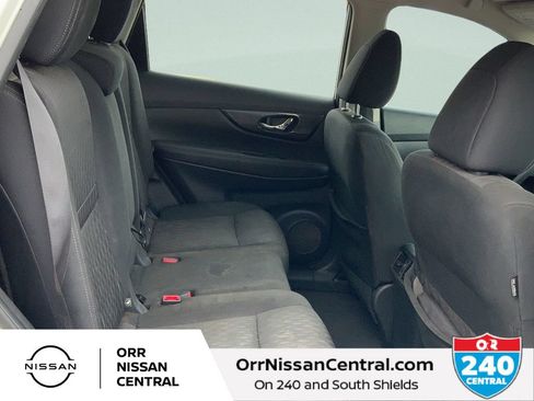 Used 2017 Nissan Rogue SV FWD image 12