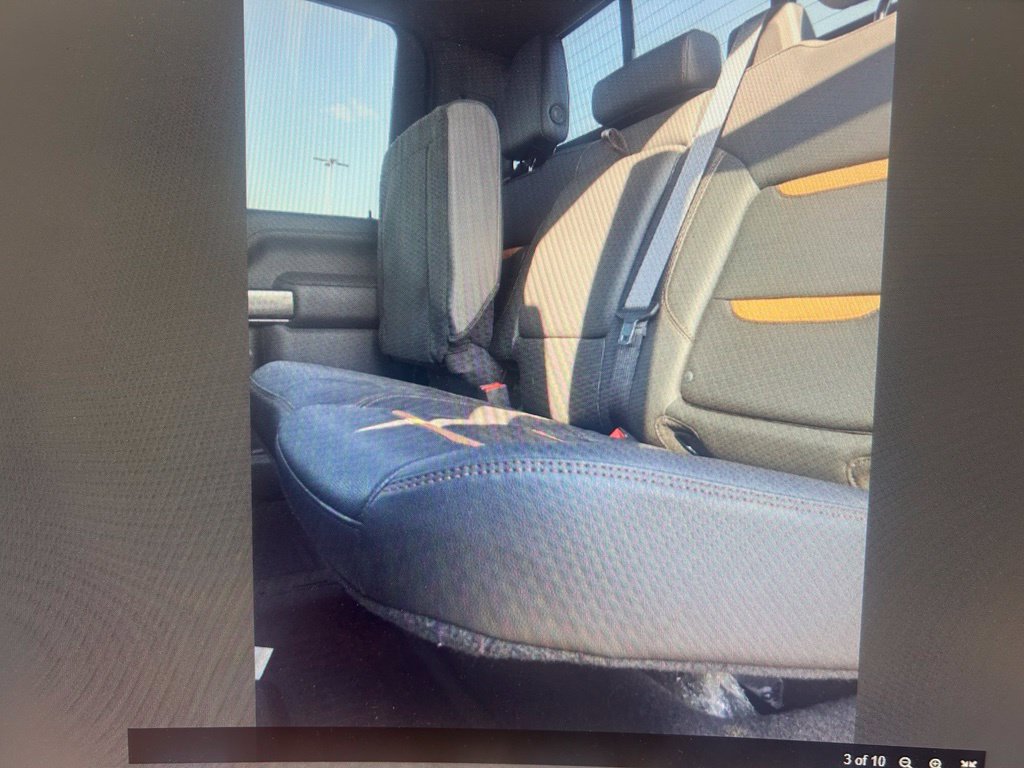 Used 2022 GMC Sierra 2500 AT4 w/ AT4 Preferred Package AWD/4WD image 6