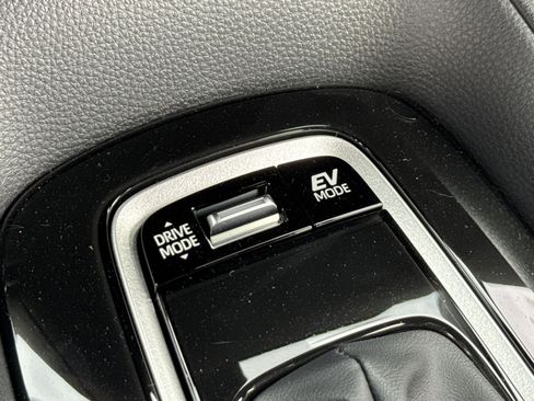 Used 2026 Toyota Corolla SE w/ SE Premium Package FWD image 39