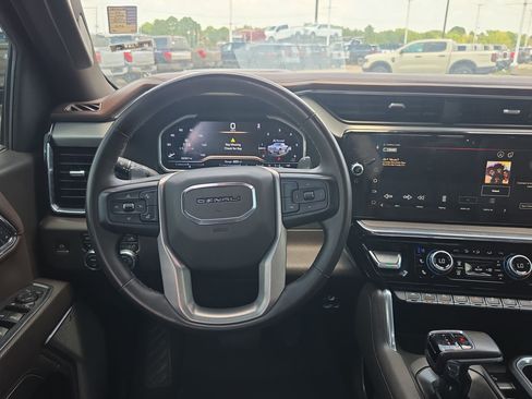 Used 2024 GMC Sierra 1500 Denali w/ Denali Reserve Package AWD/4WD image 29